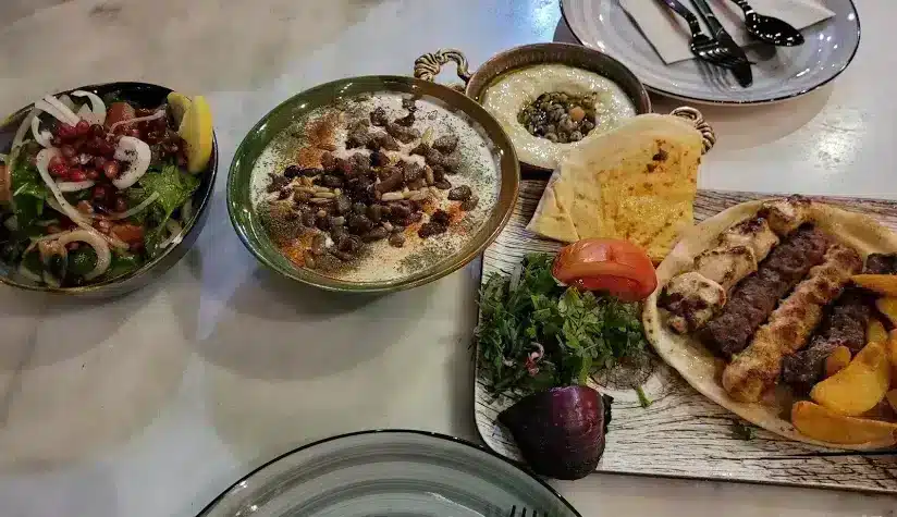 مطعم فتة وصنوبر خميس مشيط